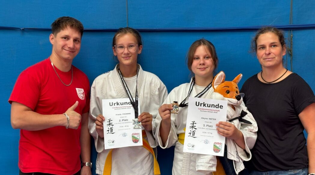 Strahlende Judoka und TRainer des FSV Magdeburg